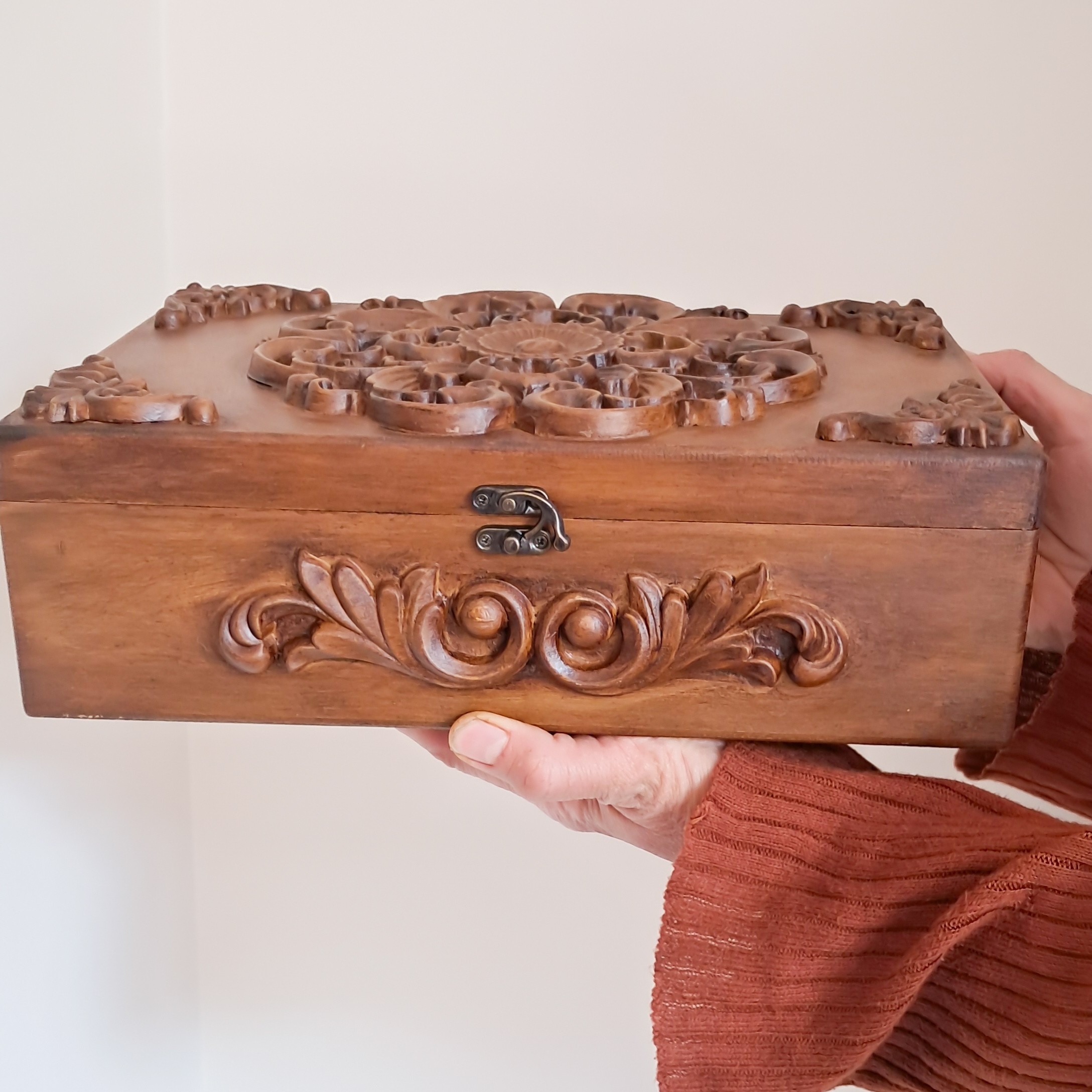 جعبه چوبی پذیرایی و تی بگ (طرح برجسته لوکس تیبگ و تنقلات- ظرف پذیرایی) مدل ساهره