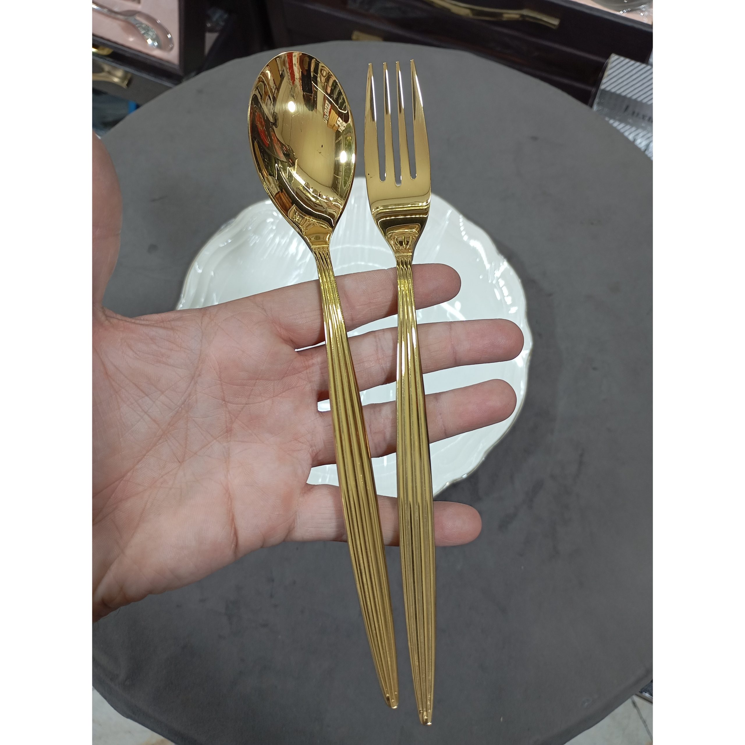 سرویس قاشق و چنگال طلاییجدید