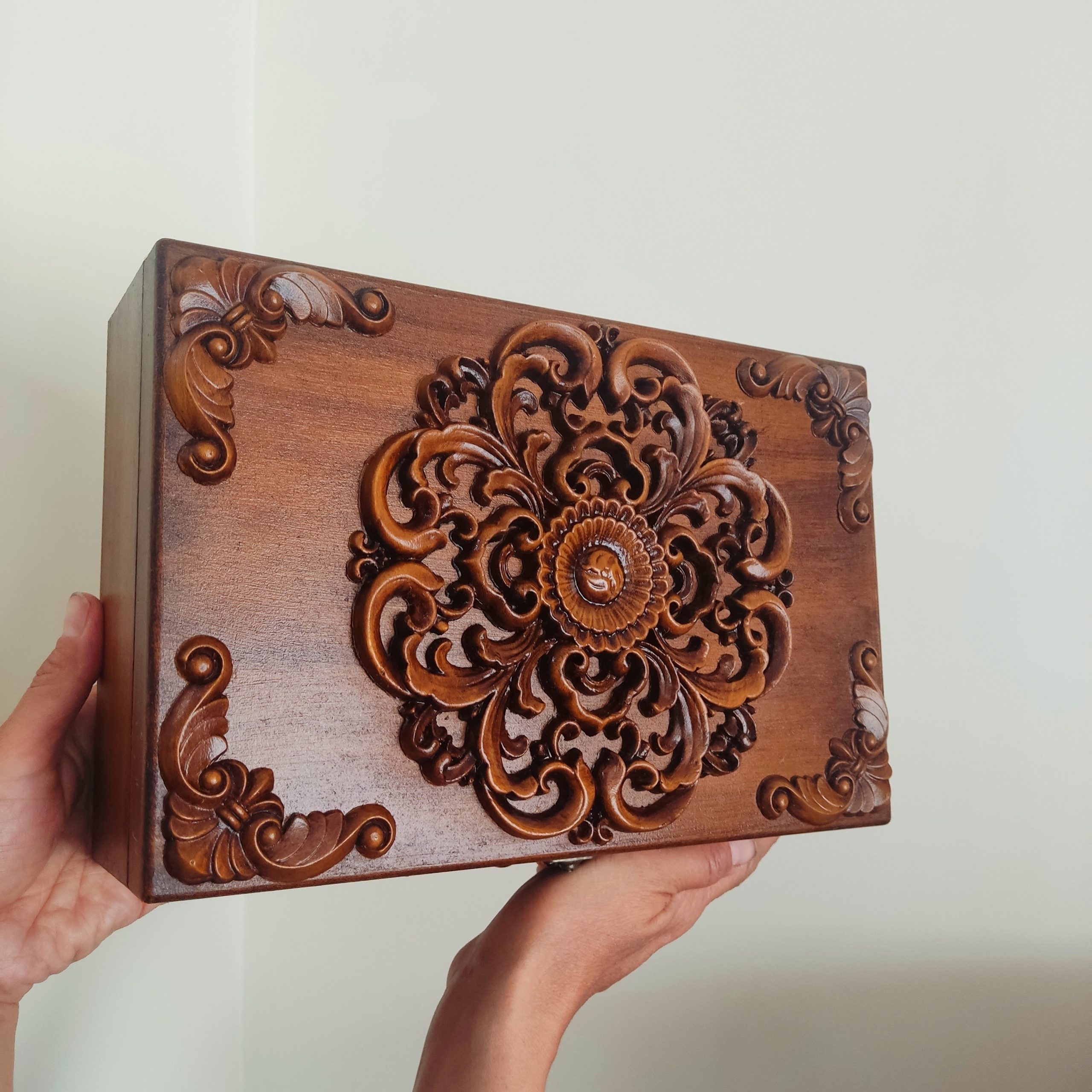 جعبه چوبی پذیرایی و تی بگ (طرح برجسته لوکس تیبگ و تنقلات- ظرف پذیرایی) مدل ساهره