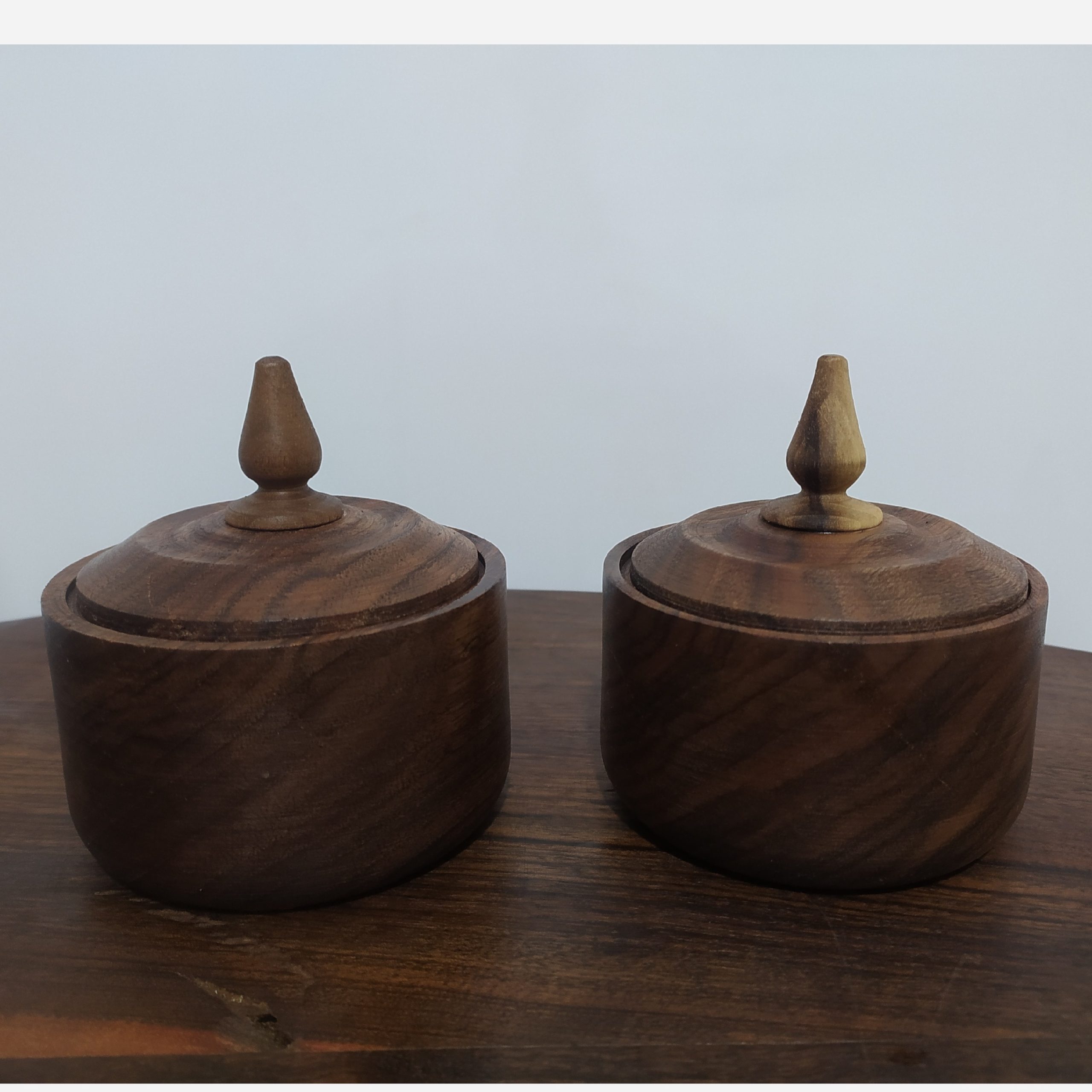 قندان چوبی خراطی (چوب گردو)